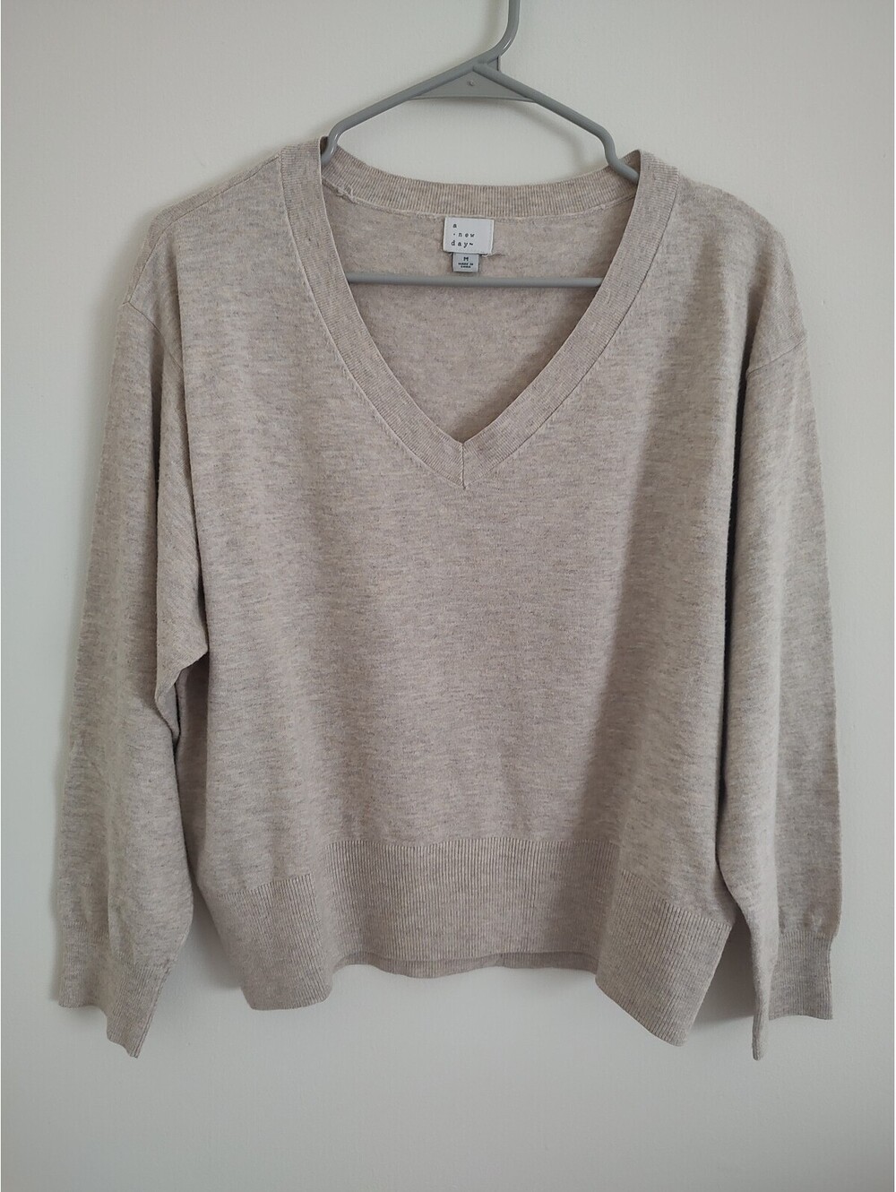 A New Day Medium Beige V-Neck Sweater Size M